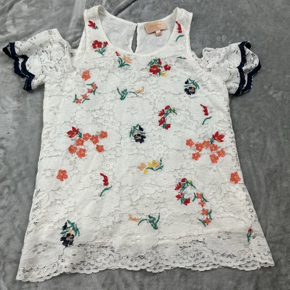 Skies Are Blue Embroidered Lace Cold Shoulder Top Women's M White Floral Lined